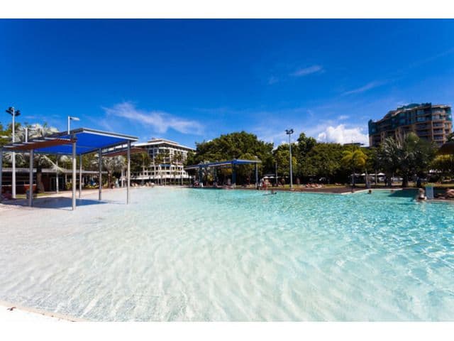 Cairns Airport to Port Douglas Transfers | Reliable & Comfortable Rides